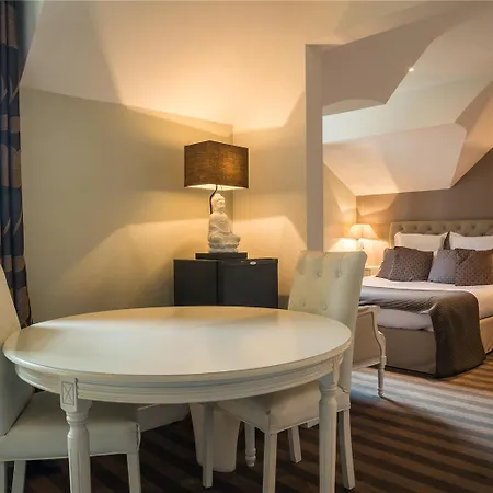 Hotel The Originals Résidence De Rohan