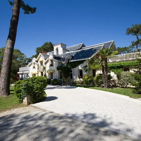 Hotel The Originals Résidence De Rohan 3*