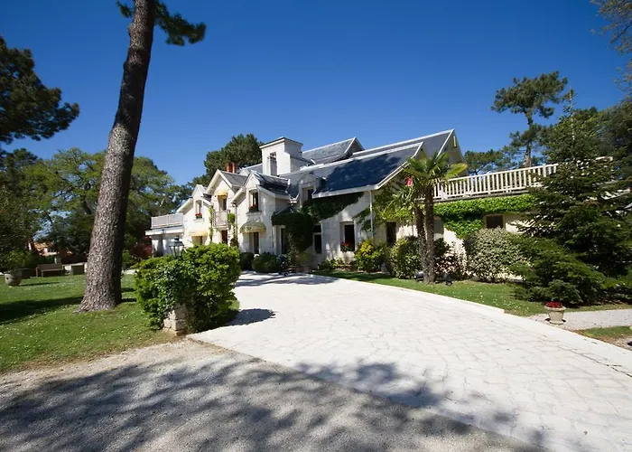 Hotel The Originals Résidence De Rohan 3*