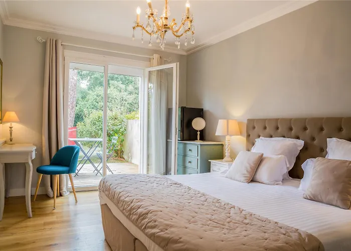 Hotel The Originals De Rohan